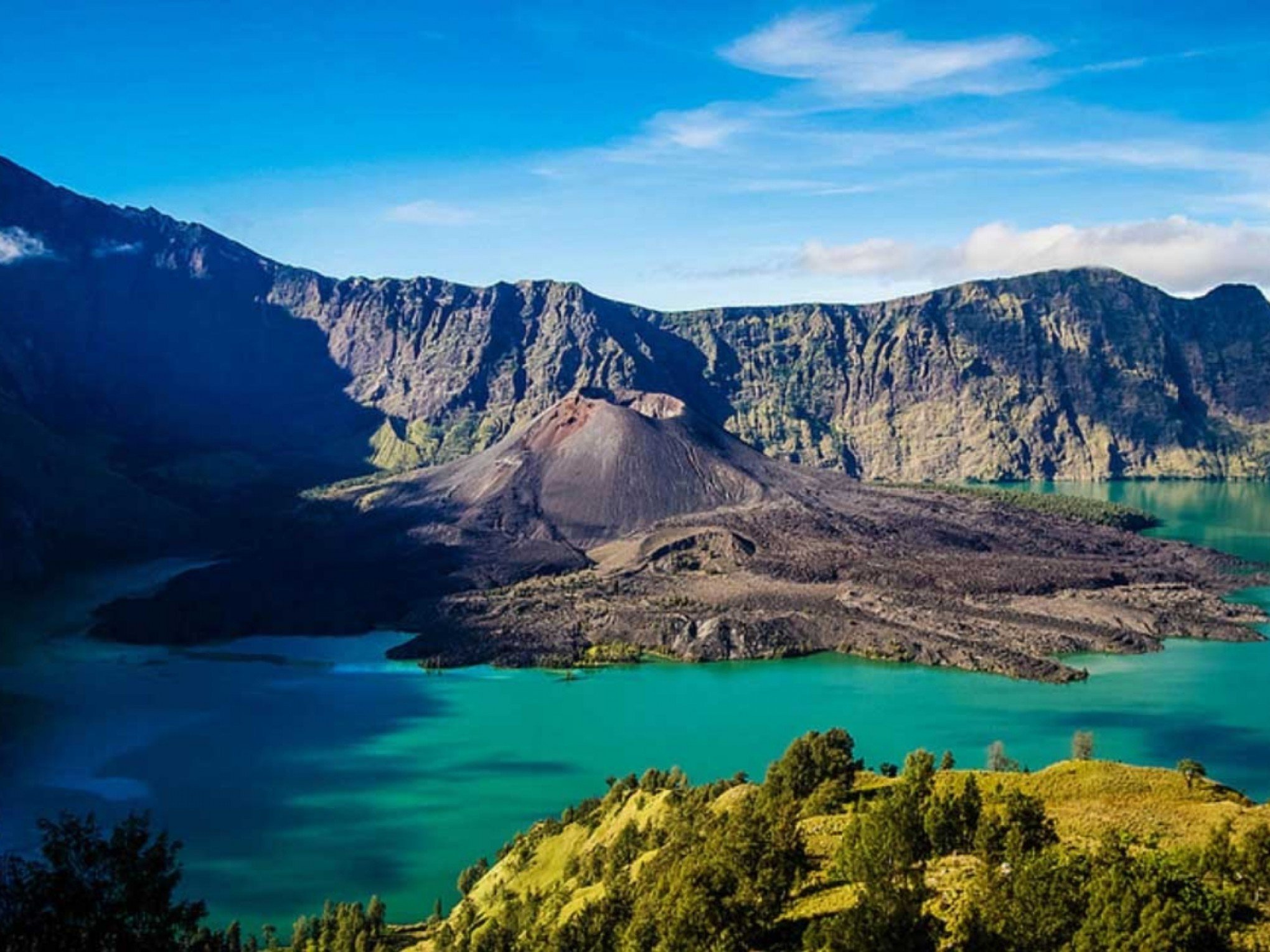 Alpinista foi resgatado no Monte Rinjani poucos dias após tragédia com Juliana Marins