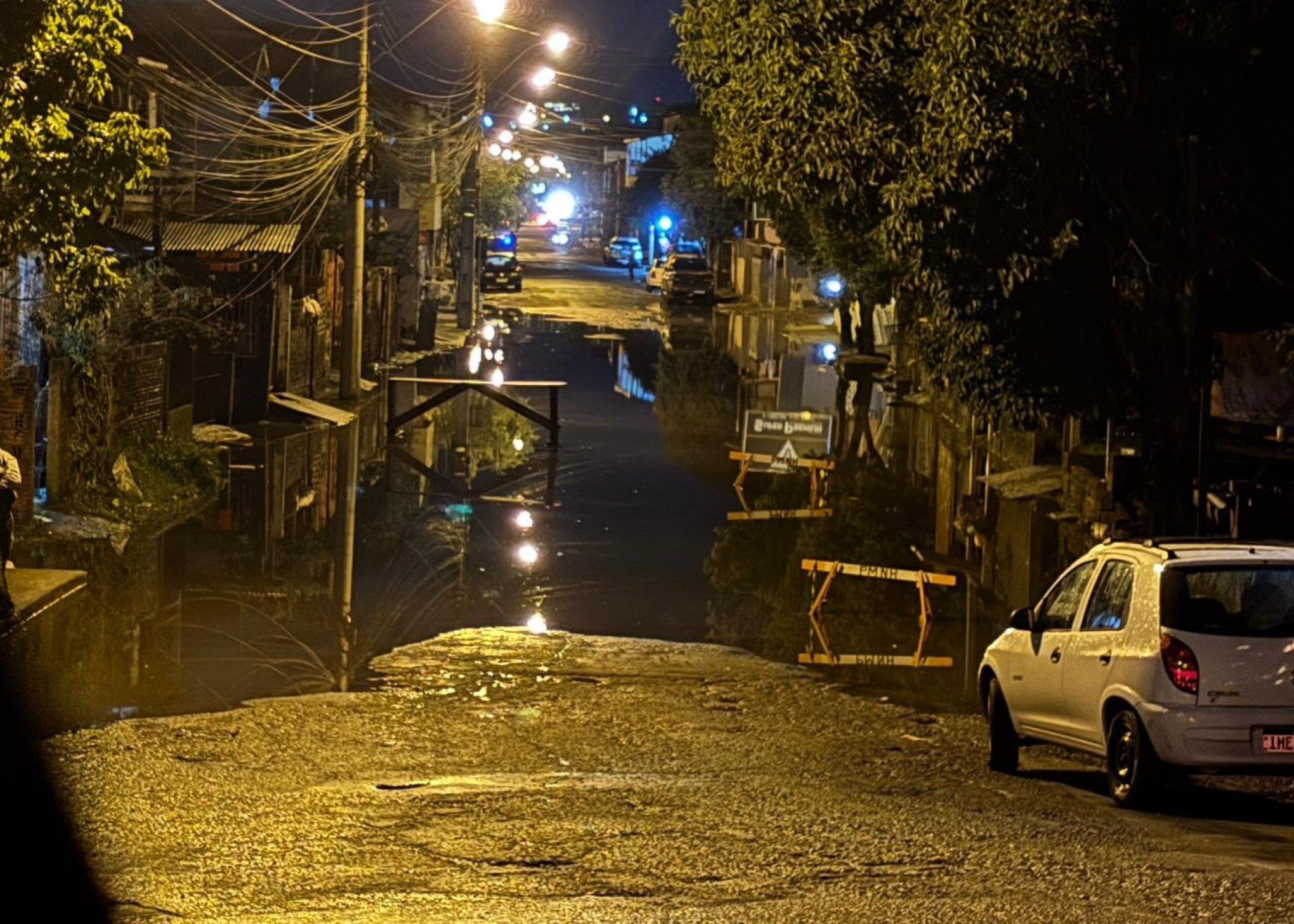 CHUVA NO RS: Rio dos Sinos continua subindo e Novo Hamburgo abre abrigo na Fenac