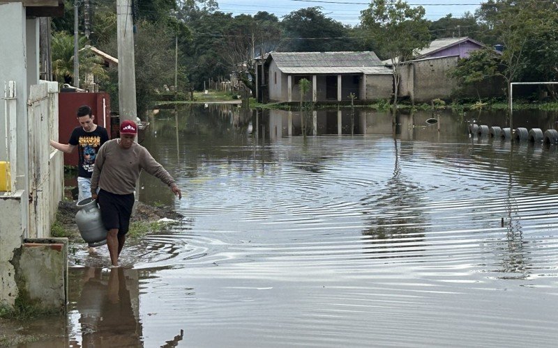 Depois de a água invadir novamente sua casa, José Roberto Borges de Lima decidiu trocar Novo Hamburgo por Imbé