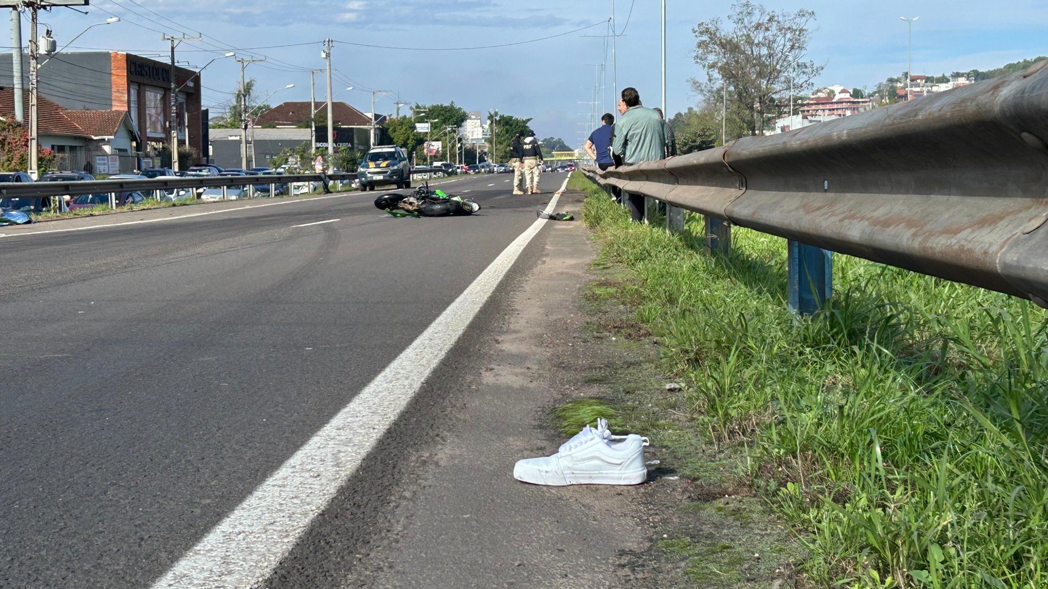 "Só ouvi o estouro": Motociclista é arrastada por mais de 100 metros após colisão na BR-116