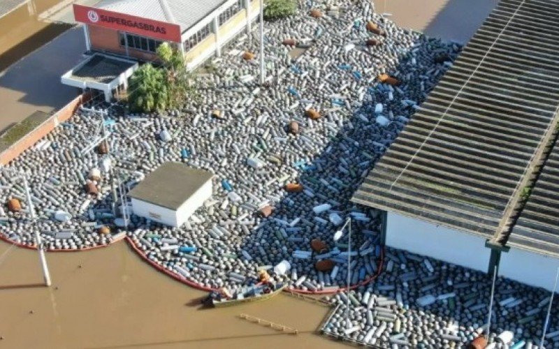 "Mar de botijões", na empresa Copa Energia, foi uma das imagens que marcaram a tragédia que atingiu Canoas no ano passado