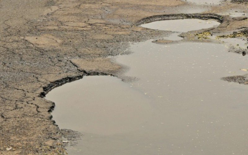 Avenida Guilherme Schell será a primeira contemplada pela operação tapa-buracos que será lançada, no próximo dia 30, em Canoas
