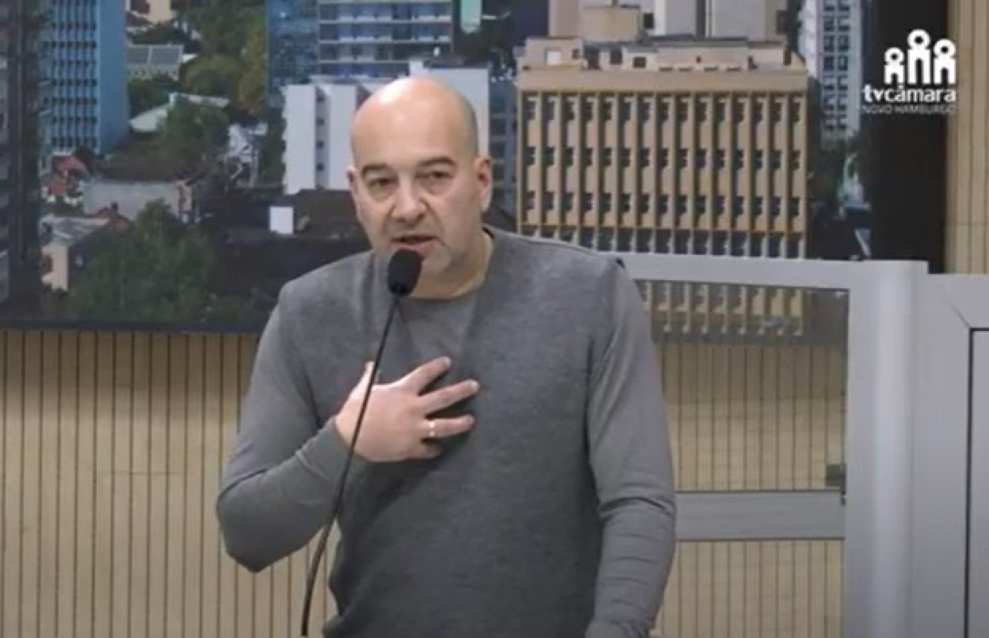 "Pra mim, já passou da hora": Vereador defende fechamento do Centro POP em Novo Hamburgo durante fala na tribuna; veja vídeo