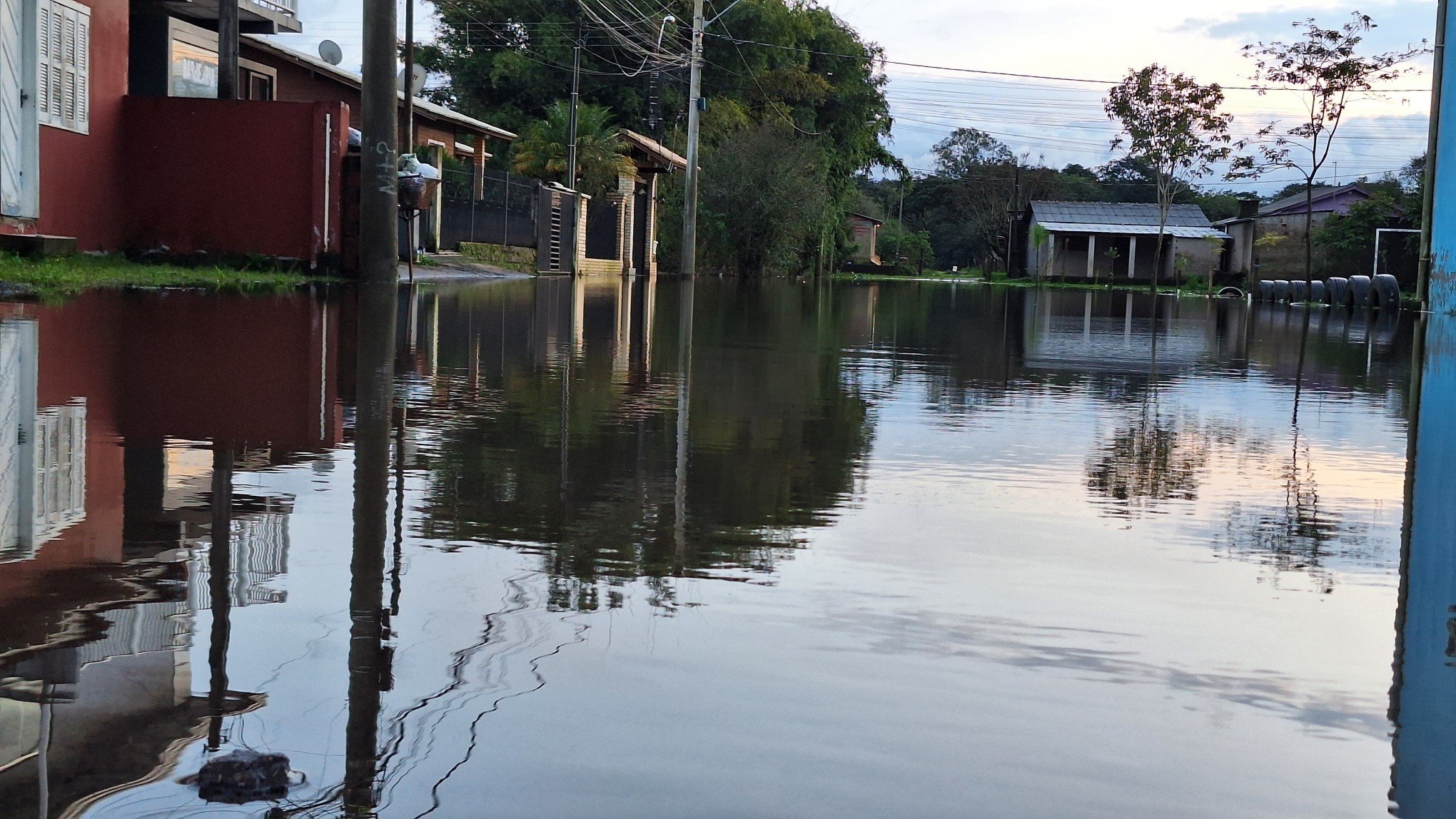 Após subir levemente, nível do Rio dos Sinos volta a recuar e se mantém estável em Novo Hamburgo