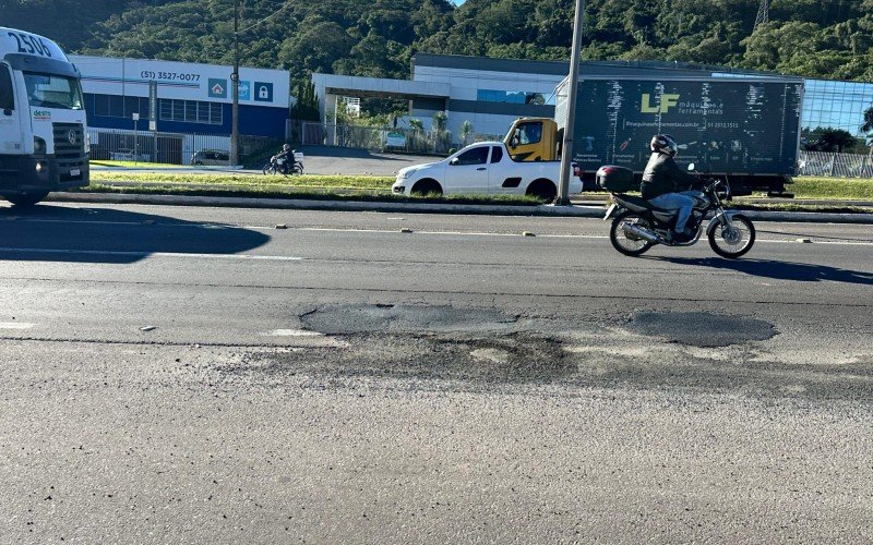 Buracos em trecho da BR-116 no Vale do Sinos | abc+