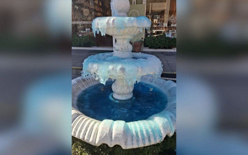 Chafariz congelado em Gramado