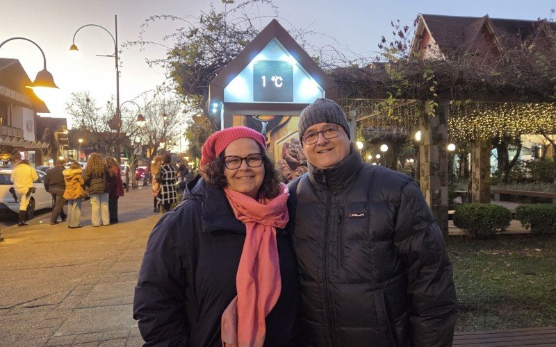 Casal de Araras já visitou Gramado pelo menos 17 vezes para aproveitar o inverno gaúcho | abc+
