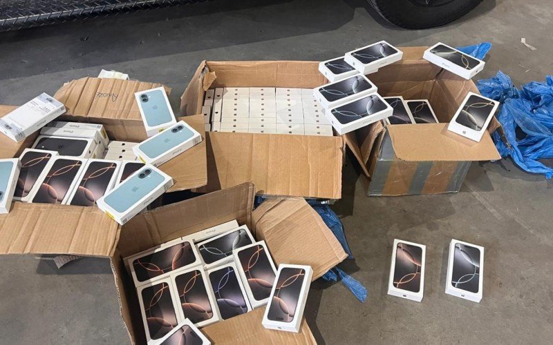 Receita Federal apreende iPhones ilegais durante operação em Canoas