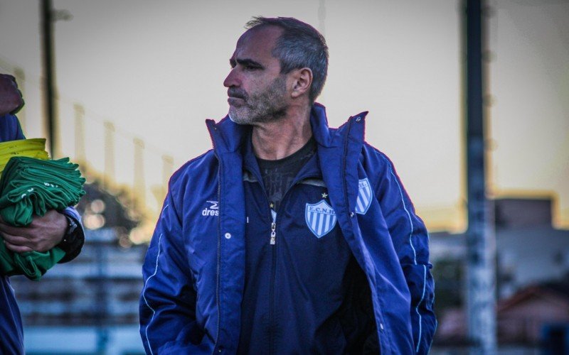 Rogério Zimmermann é o terceiro treinador do Novo Hamburgo na temporada 2025 | abc+
