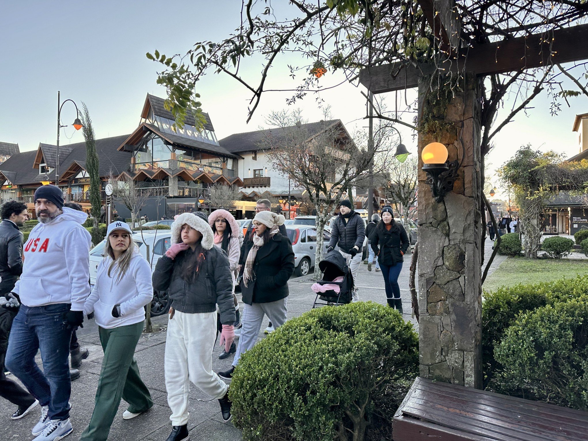 ABORDAGENS EM GRAMADO: Após polêmica das divulgações "insuportáveis", rede gigante de hotéis toma decisão; entenda
