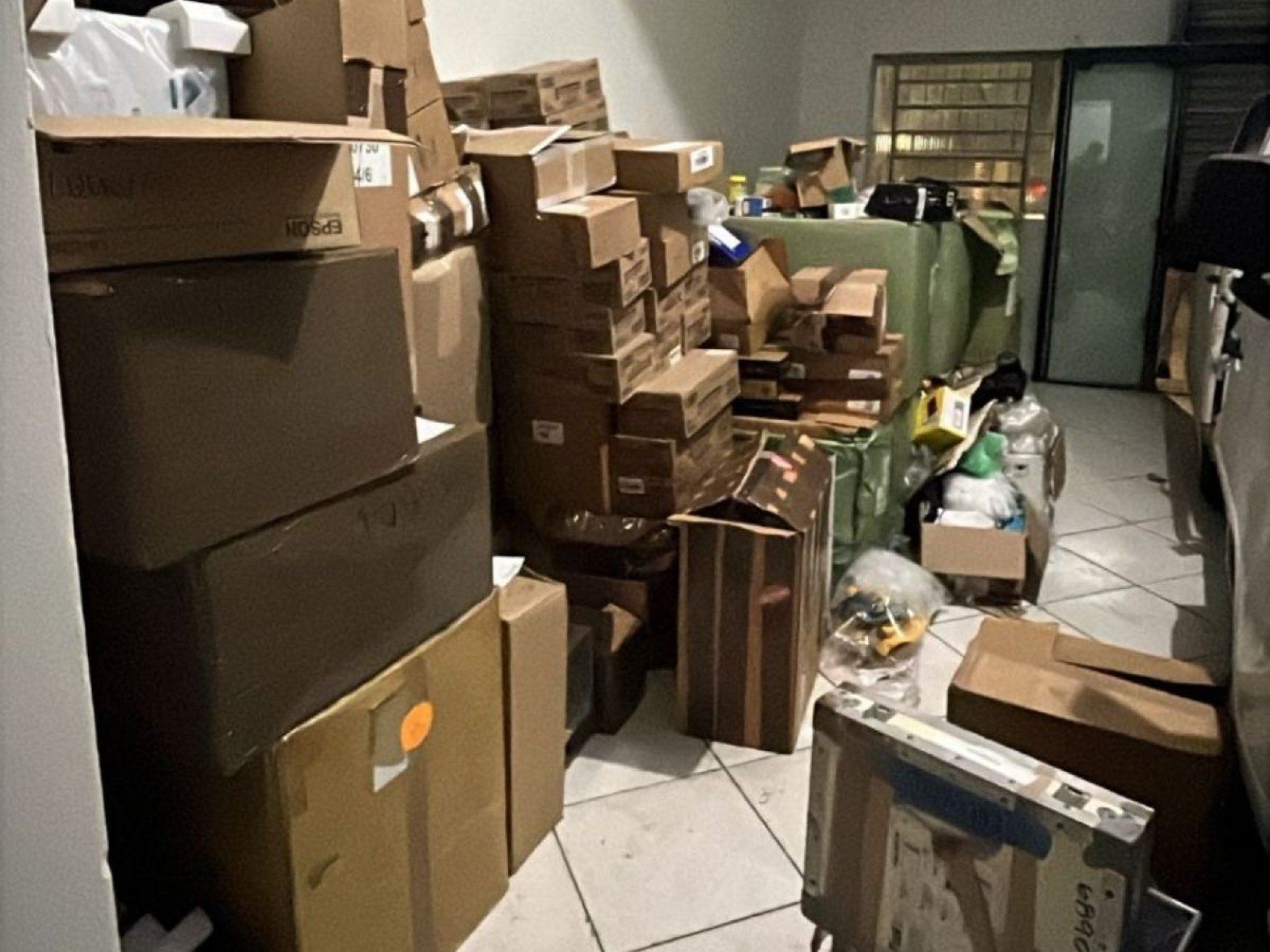 Garagem era usada como depósito de cargas roubadas no Vale do Sinos