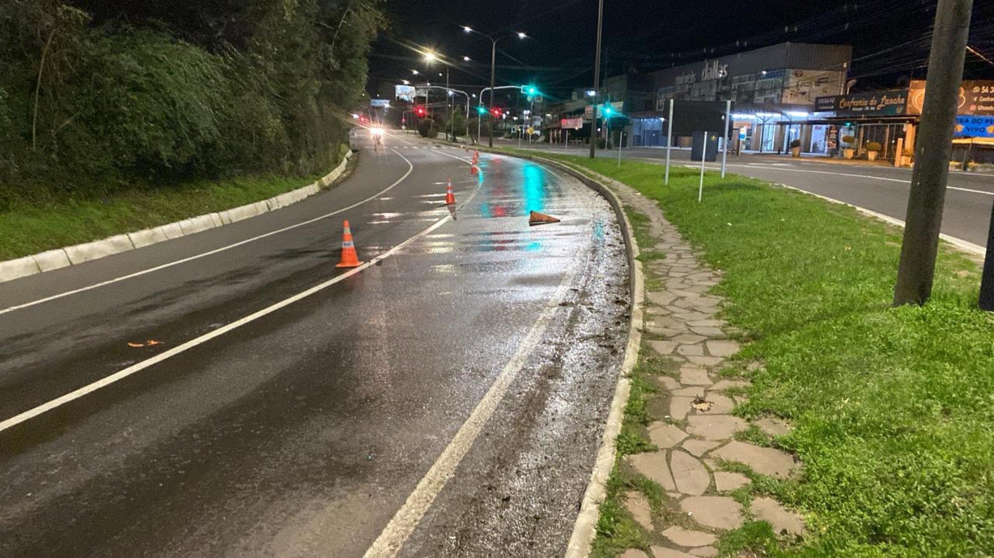 BR-116: Gelo cobre pista que fica escorregadia e causa dois acidentes