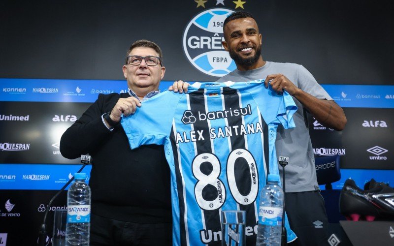 Alex Santana foi apresentado nesta quarta-feira e recebeu a camisa de número 80 | abc+