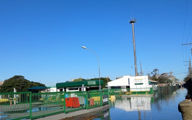 Água atinge ruas em Canoas | abc+