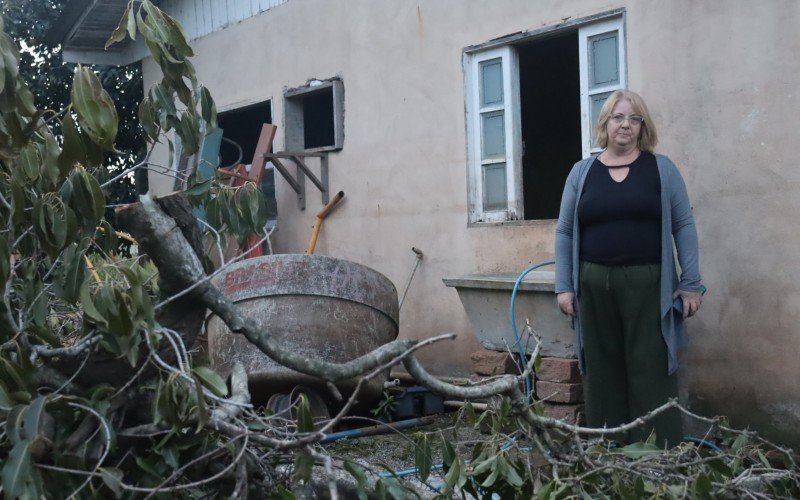 Moradores de São Leopoldo cobram entrega de casas mais de um ano após a enchente
