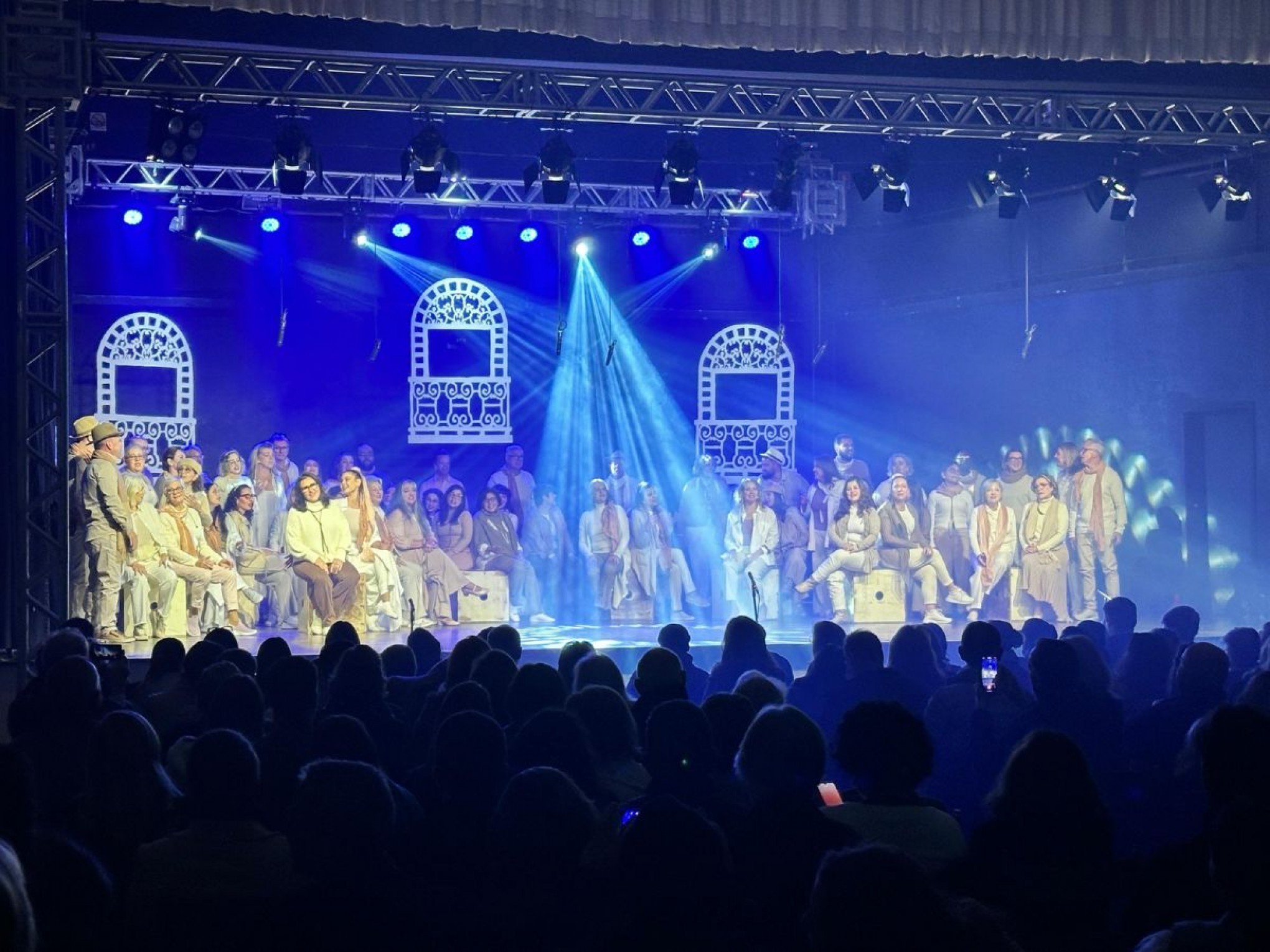 Espetáculo emociona o público com show de luzes e voz em Novo Hamburgo