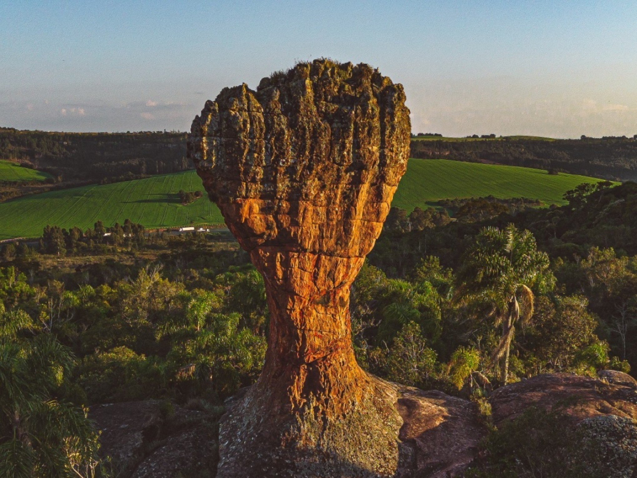 Cidade de pedra com 300 milhões de anos é descoberta por turistas no Sul do Brasil