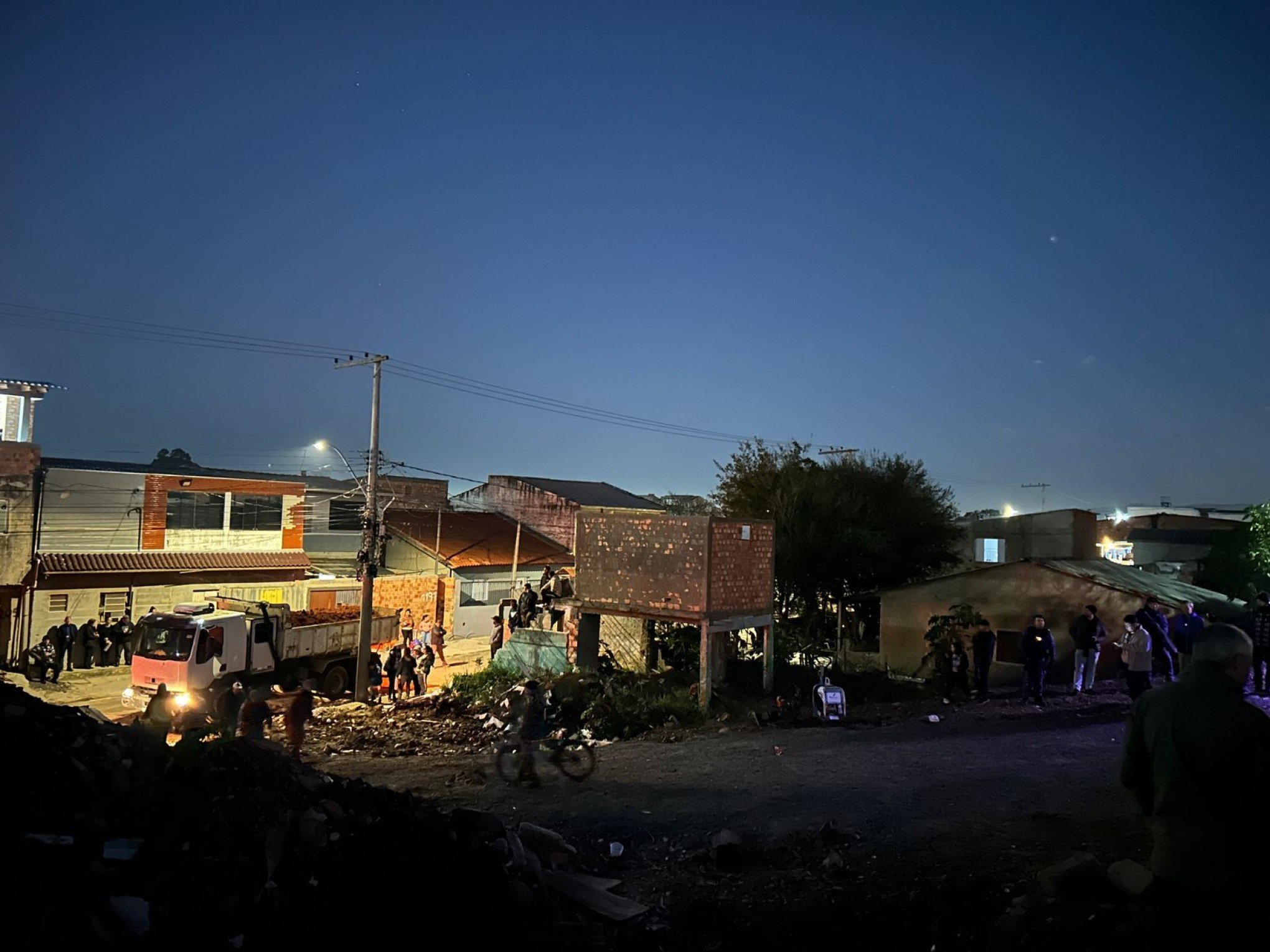 Dique do bairro Sarandi tem vazamento e preocupa moradores em Porto Alegre
