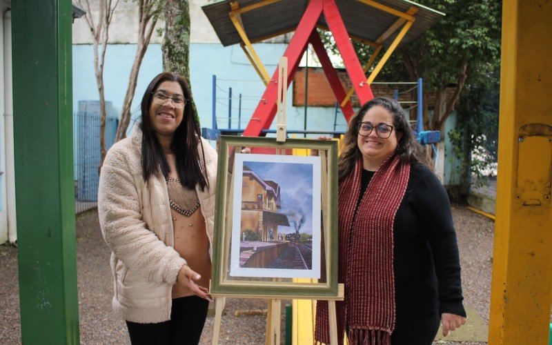 Diretora Mara Regina Morales e professora Cíntia Cannavo ajudaram a organizar a exposição