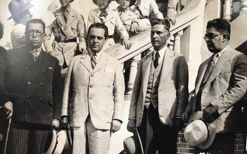 No Instituto Pestalozzi, membros da Comissão Pró-Melhoramentos Canoas no dia 3 de junho de 1934