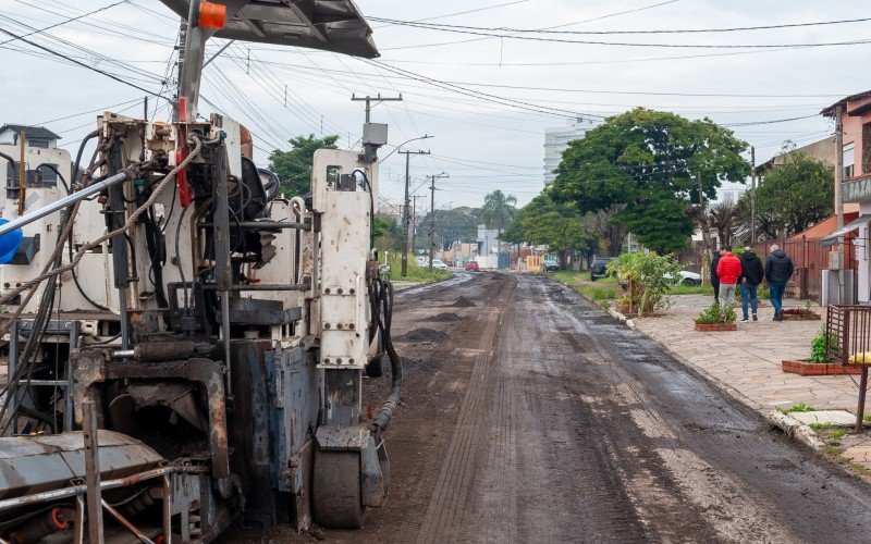 Obras de revitalização do pavimento devem durar cerca de dois meses