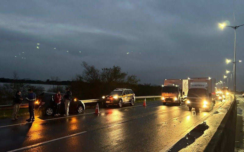 BR-448: Colisão entre carro e caminhão deixa uma pessoa ferida e causa congestionamento | abc+