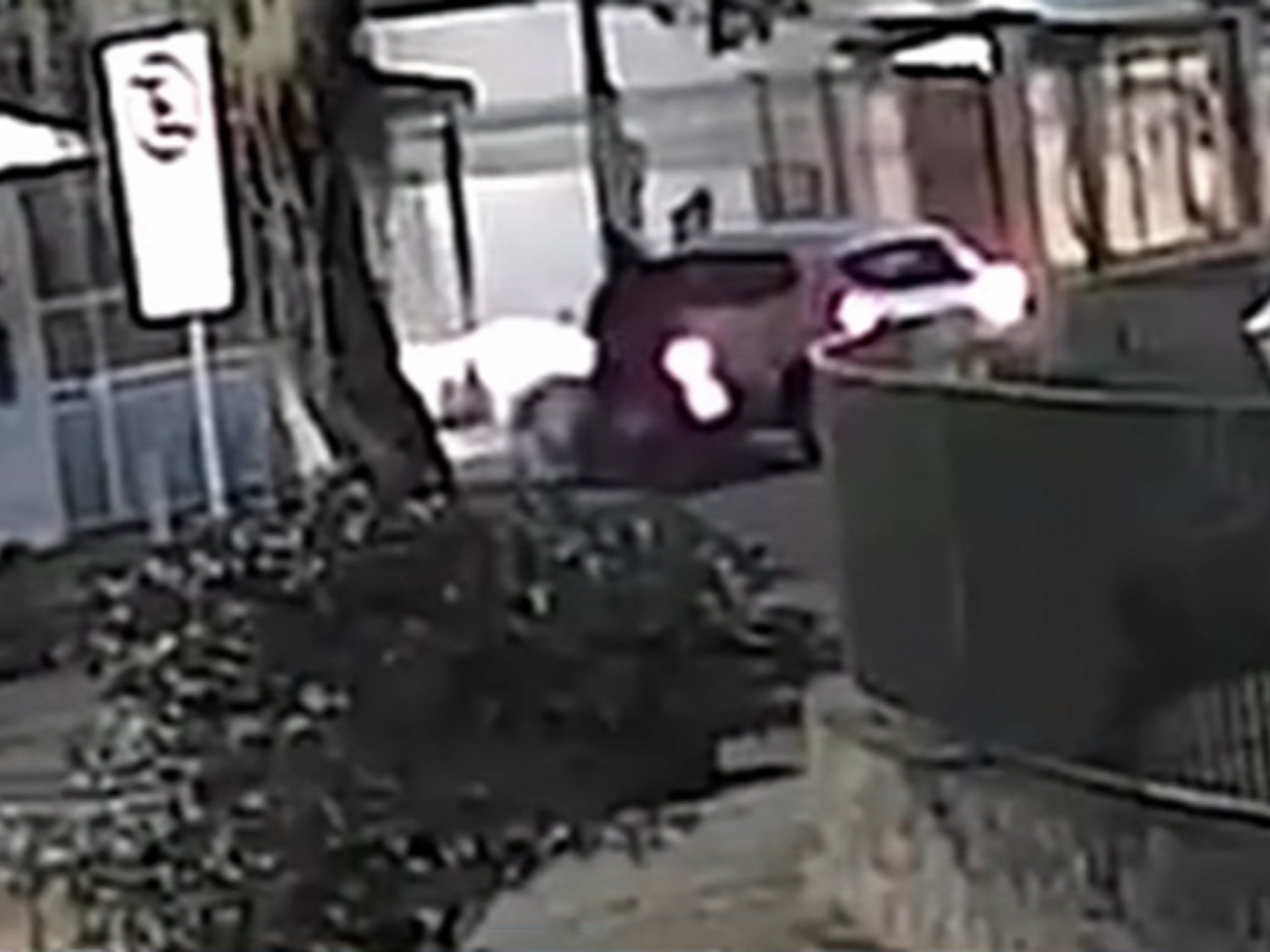 Assaltante atira em mulher porque não gostou do modelo de celular que ela tinha