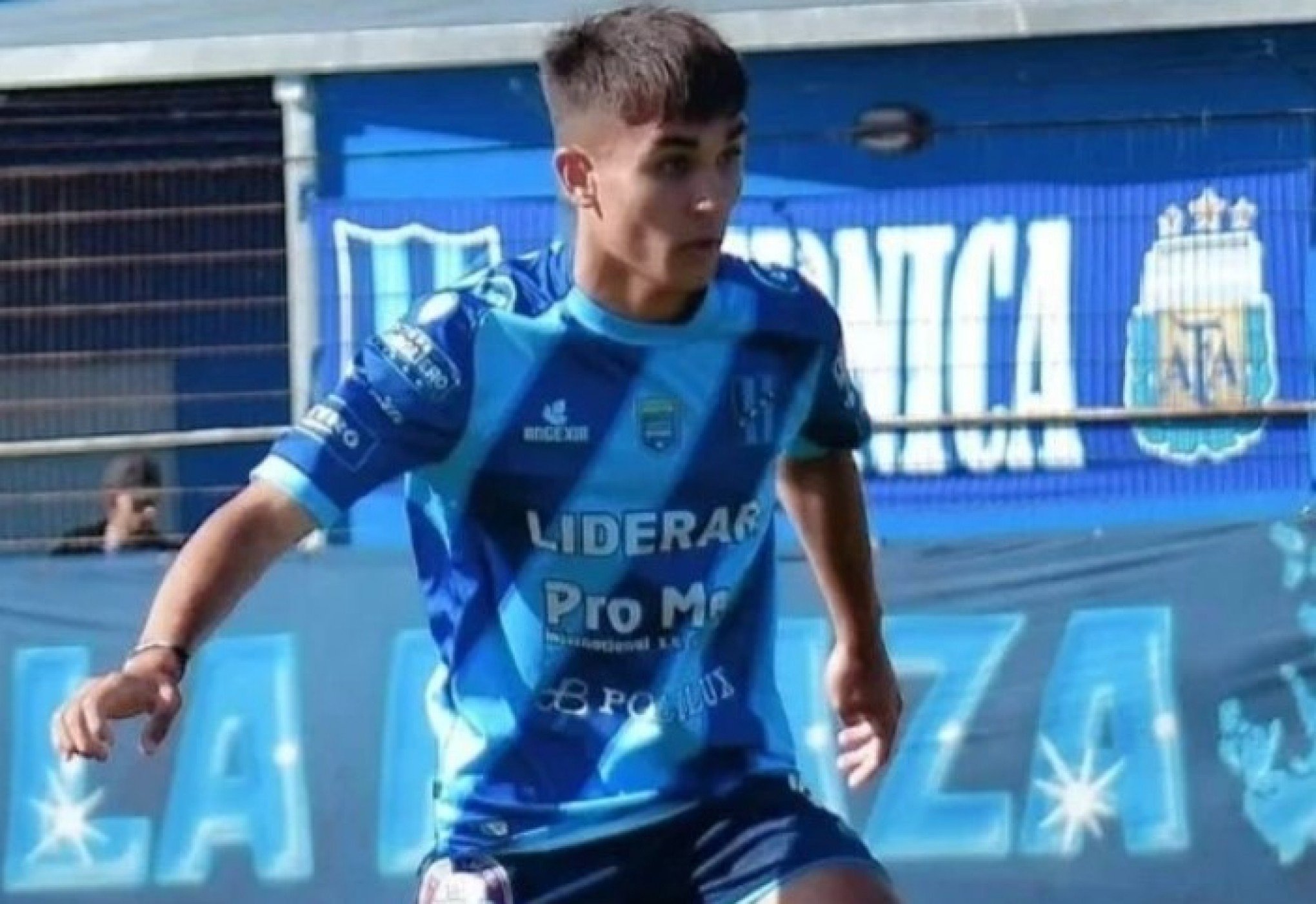 Jogador de futebol argentino morre durante cirurgia no joelho