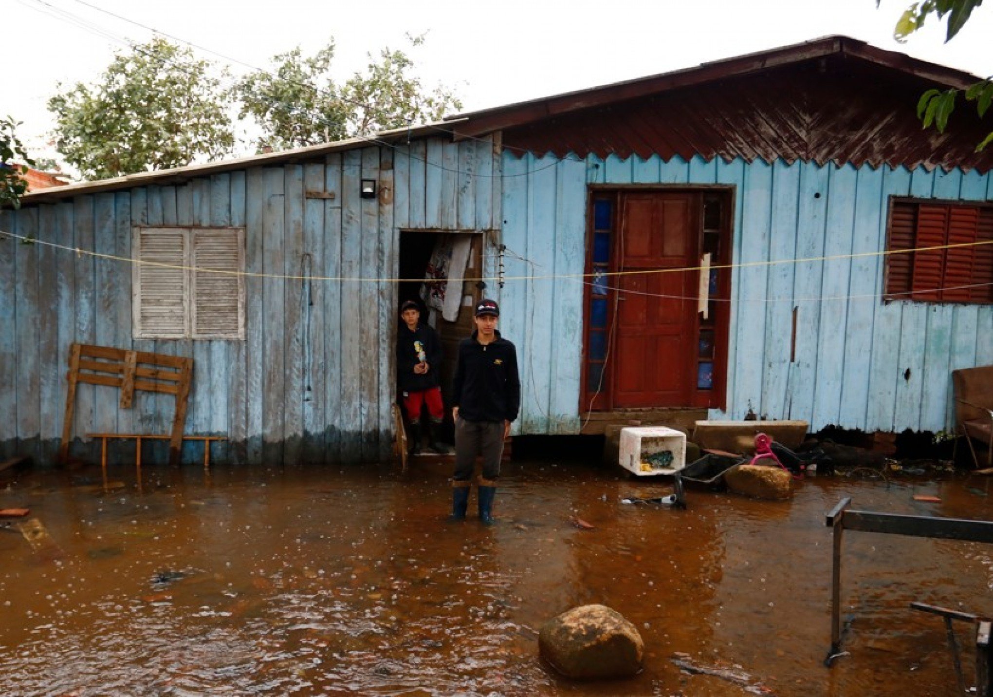 Moradores de Porto Alegre voltam a encarar cheia do Guaíba e se preocupam com previsão de mais chuva
