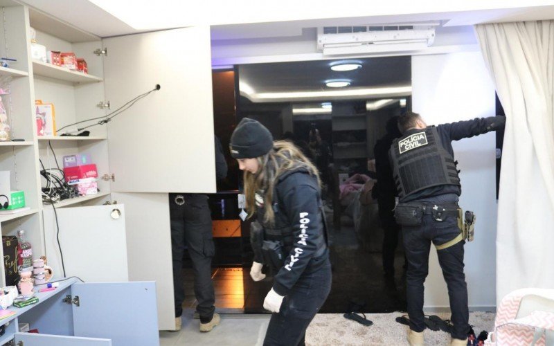 Grupo que cobrava "pedágio" de donos de revendas de veículos teve movimentação milionária; mais de 10 são presos | abc+