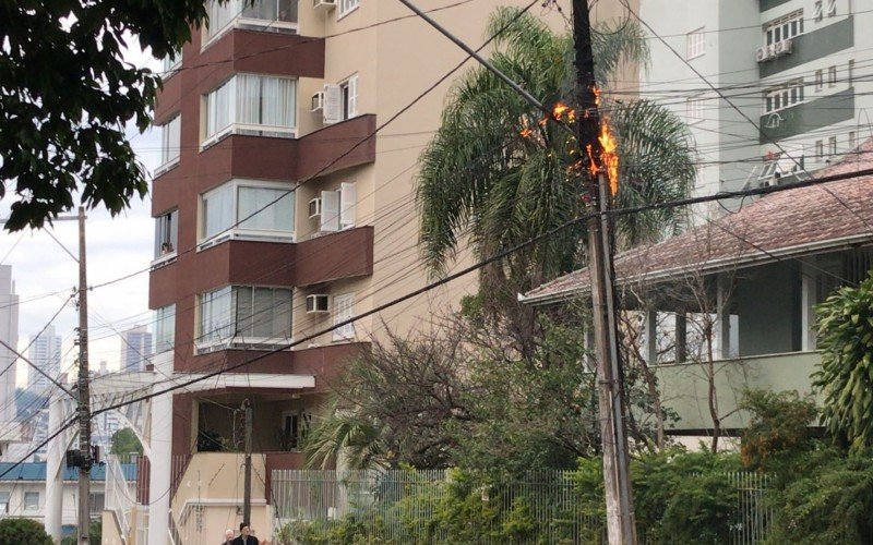 Poste pegou fogo na Rua Marcílio Dias na manhã deste sábado | abc+