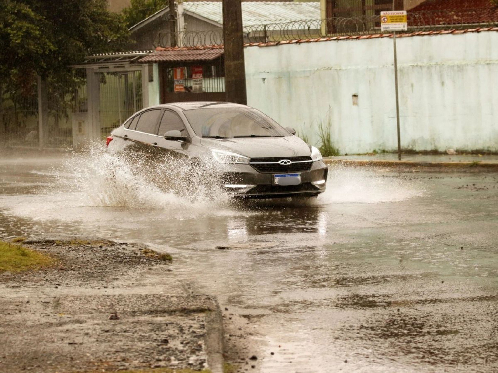 CHUVA NO RS: Período mais crítico com altos volumes deve ocorrer nas próximas horas; veja áreas mais afetadas