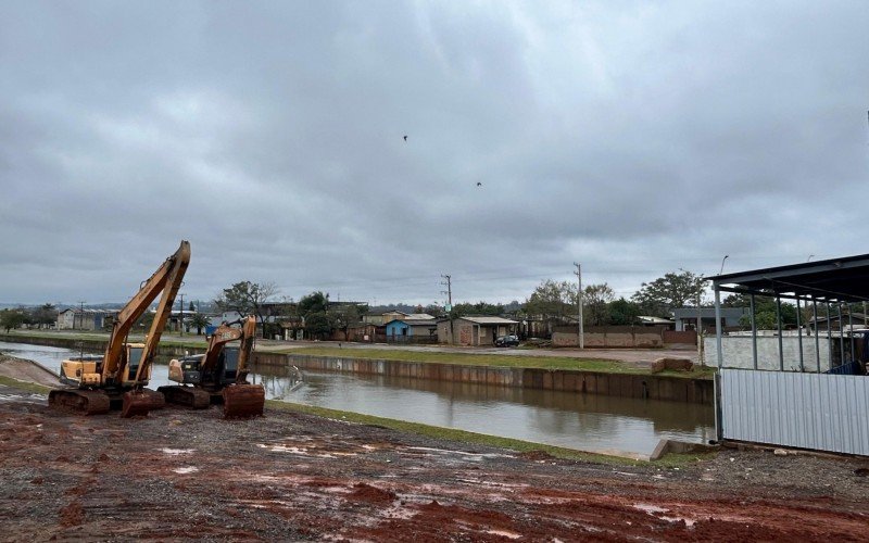 Prefeitura aplicou 525 toneladas de argila na Vicentina e garante que não há risco de novo rompimento | abc+