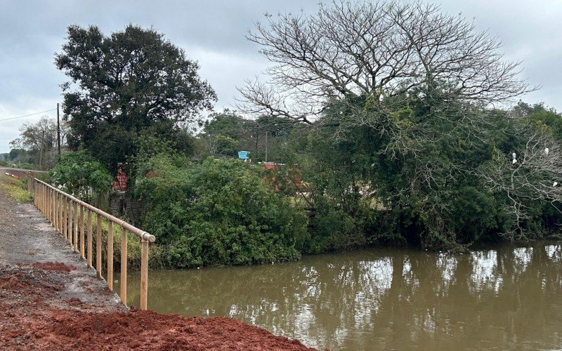 Prefeitura aplica 525 toneladas de argila na Vicentina e garante que não há risco de novo rompimento.   | abc+