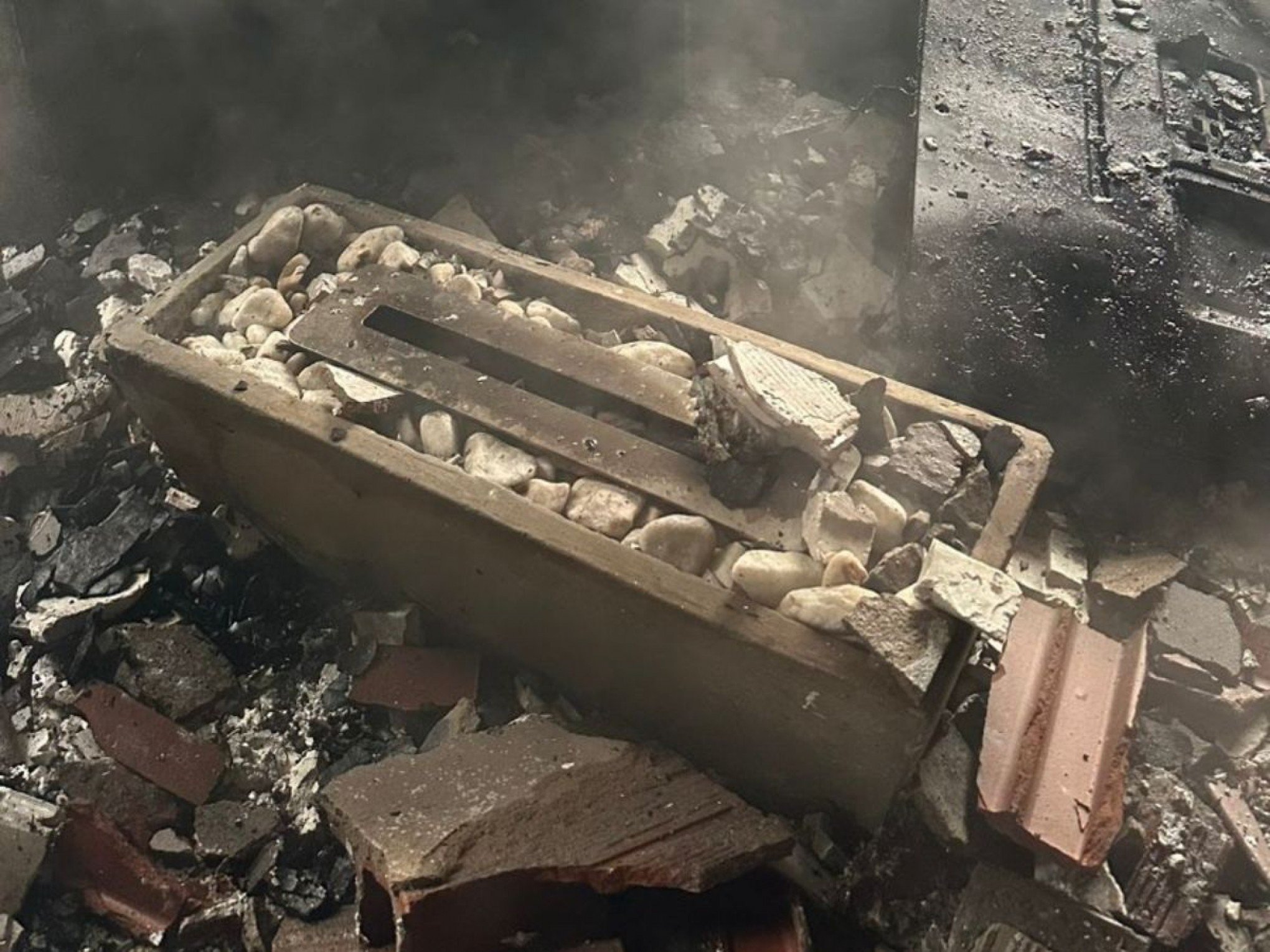 Lareira ecológica explode e casa é incendiada em Taquara