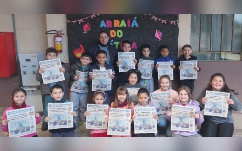 Atividade de leitura de jornal com estudantes do 2 ano A da EMEF Nossa Senhora de Fátima, de Gramado | abc+