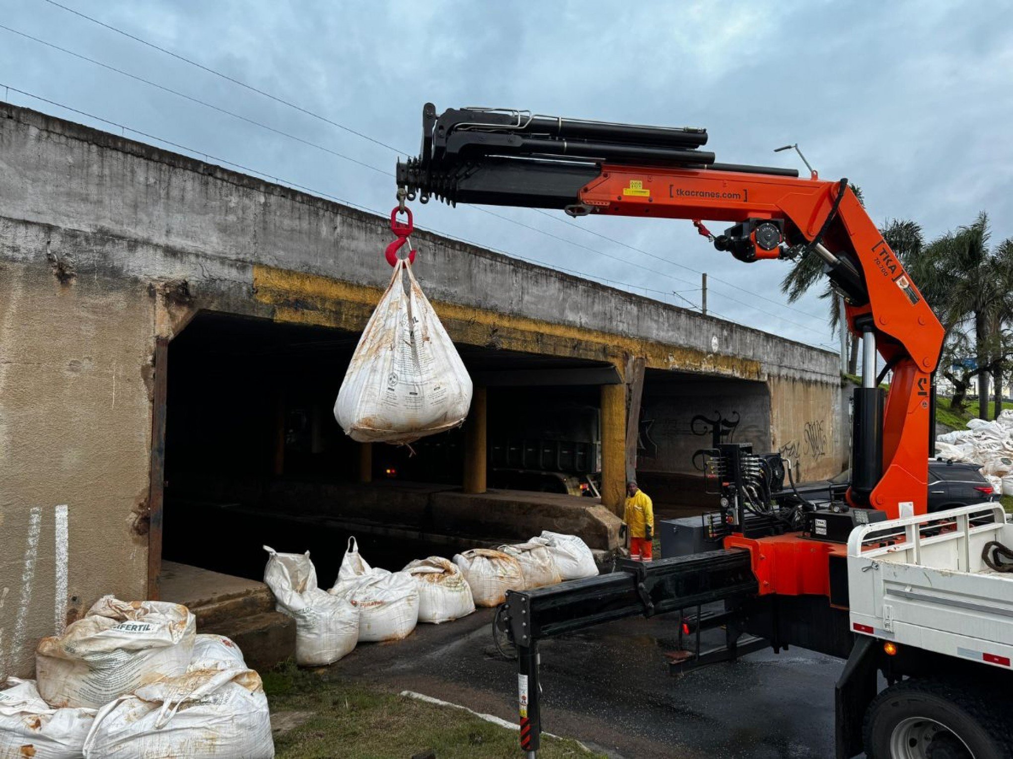 CHUVA NO RS: Comportas do Guaíba são fechadas em Porto Alegre; confira as projeções para esta segunda-feira (30)
