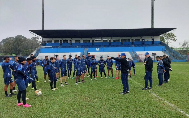 Líder da A2 vai enfrentar o Grêmio hoje à tarde na capital | abc+