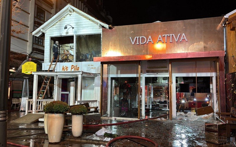 Incêndio que atingiu duas lojas em Gramado pode ter iniciado na fiação elétrica 