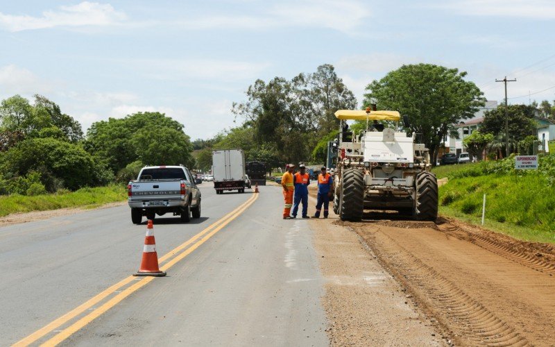 Obras em estradas da região para manutenção