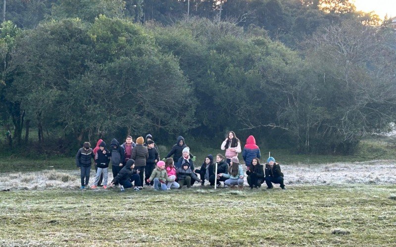 Geada vira experiência de aprendizado e brincadeira para crianças em Novo Hamburgo