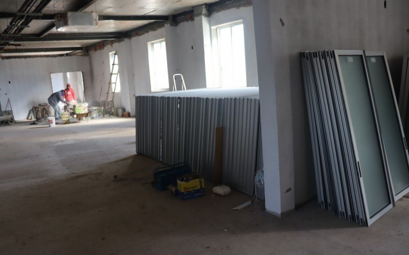 Obra no Pavilhão de Comando do 19º BIMtz - prédio incendiou há sete anos