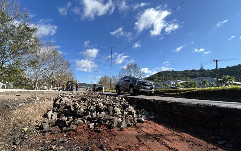 Obras na RS-239 atendem a demandas de prefeitos da regiÃ£o
