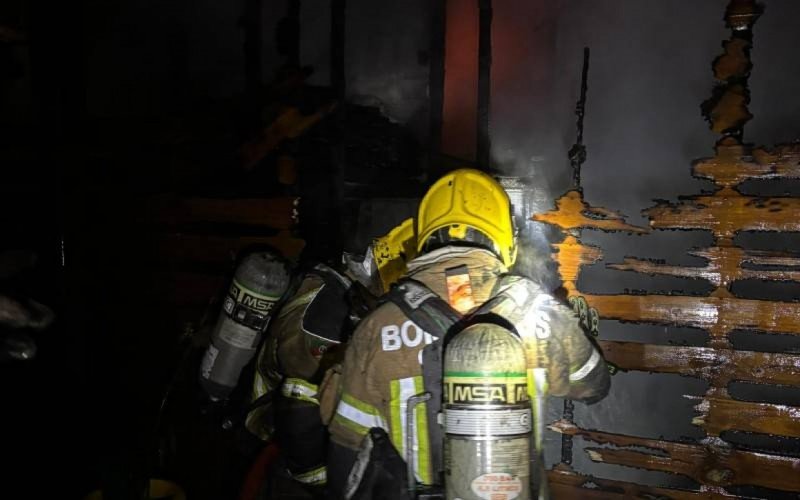 Incêndio que atingiu duas lojas em Gramado pode ter iniciado na fiação elétrica 