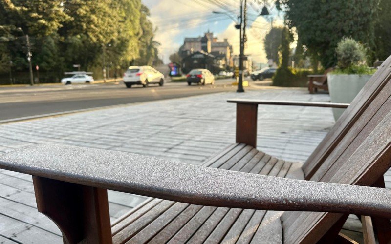 Com termômetros na rua marcando até -7°C, Gramado amanhece coberta por geada 