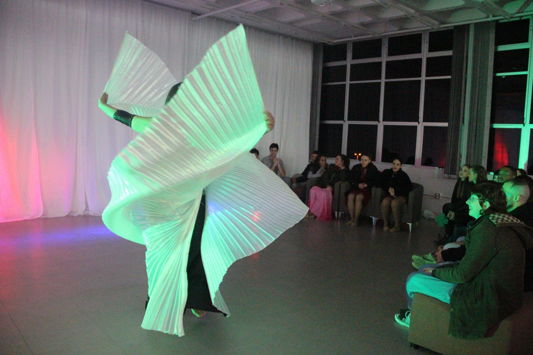 Projeto Dançar promoveu o Sarau de Artes com a participação de diversos grupos