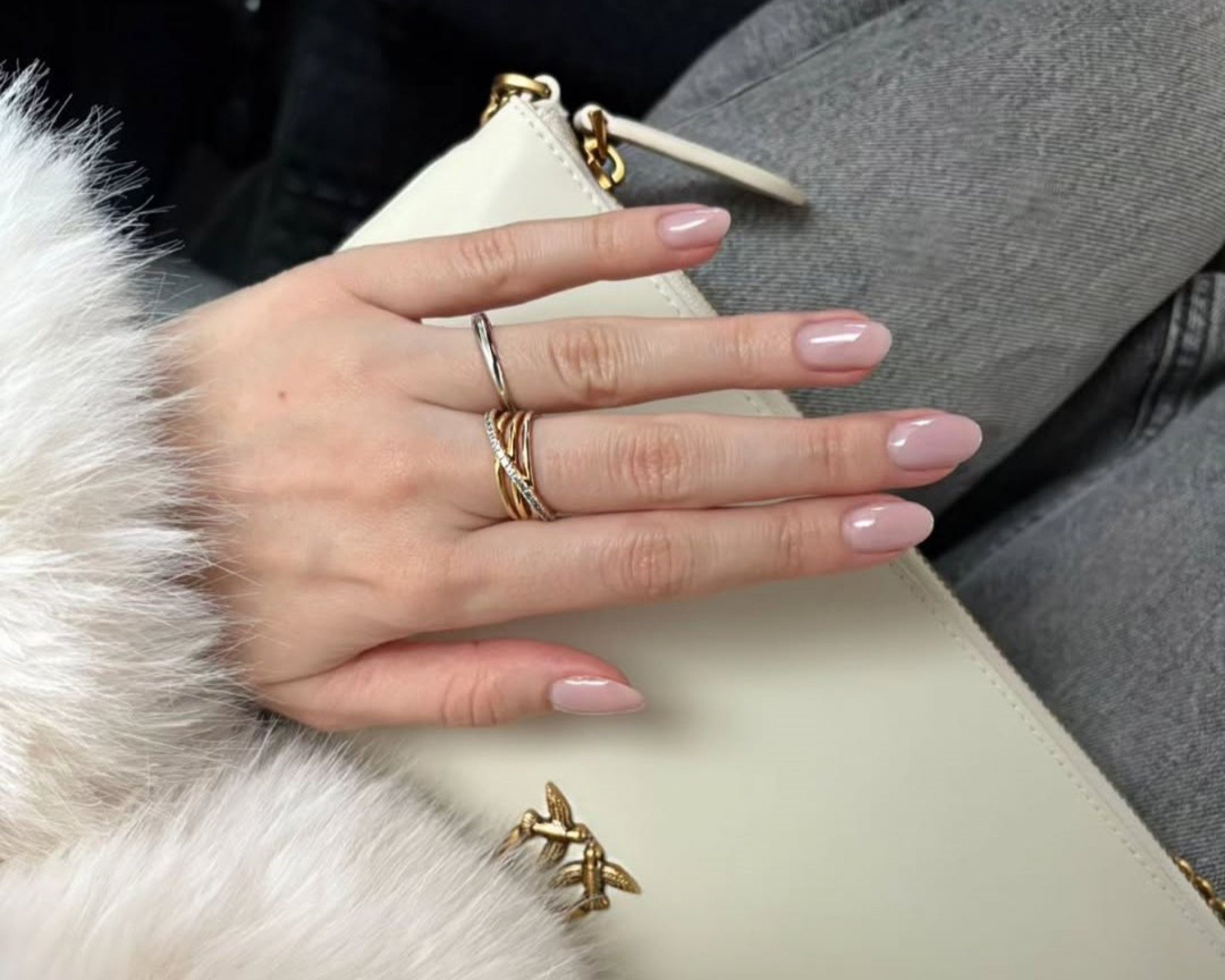5 tons de esmalte neutros para unhas elegantes neste inverno