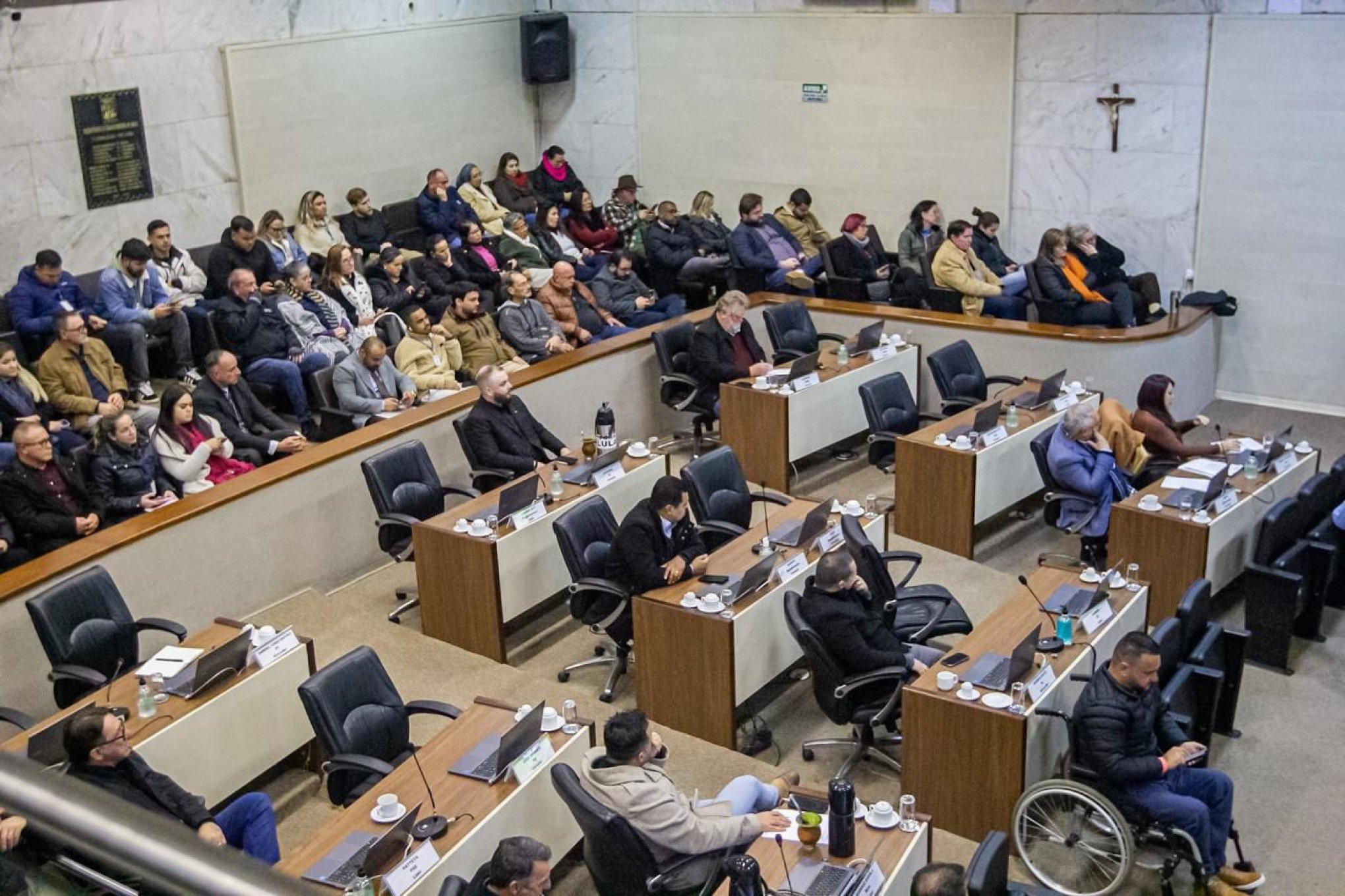 Vereadores aprovam aumento das alíquotas do ISSQN em Canoas; confira a votação