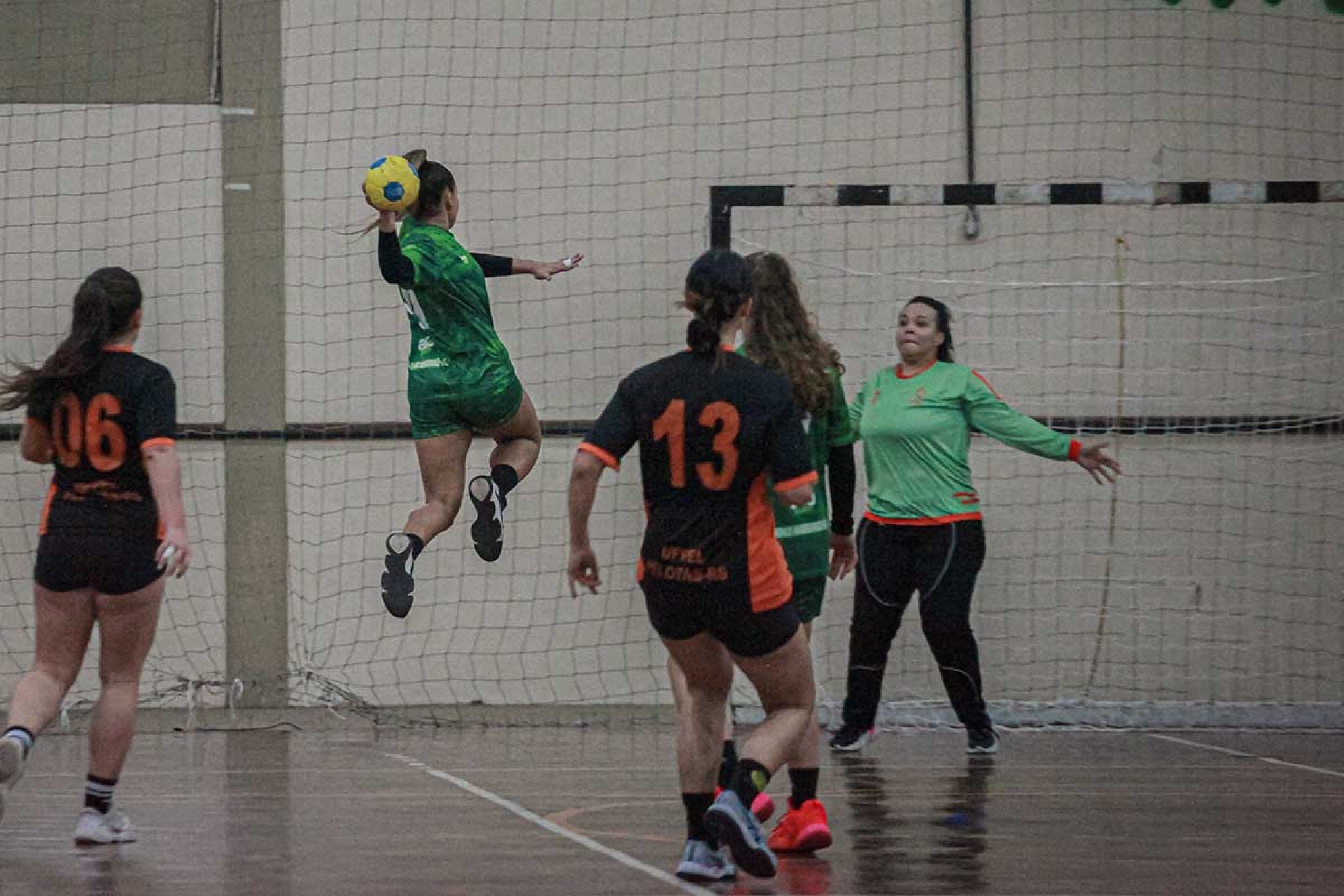 Handebol e vôlei da Feevele disputam os JUG's no fim de semana