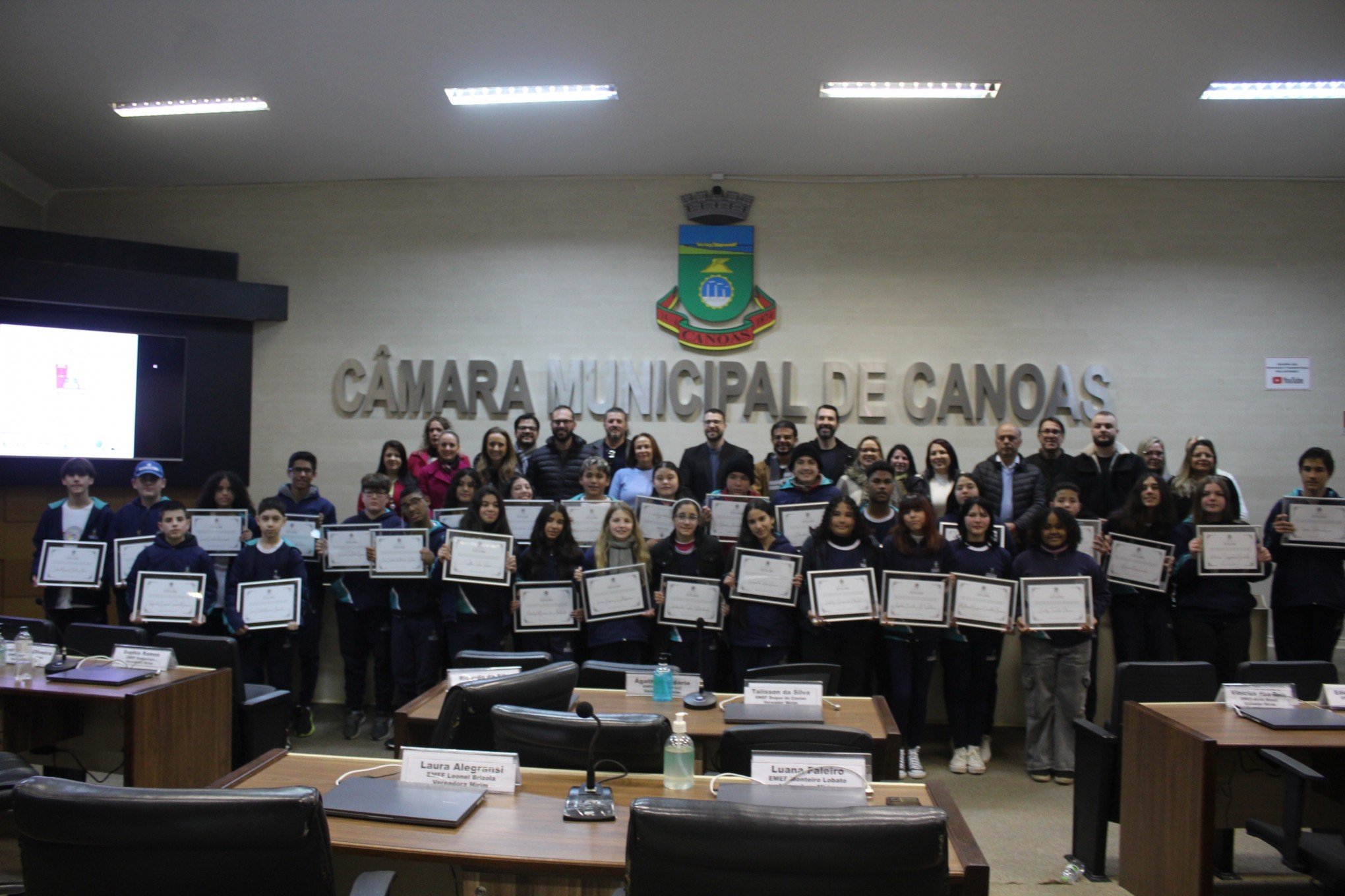 Vereadores mirins eleitos são diplomados na Câmara Municipal de Canoas